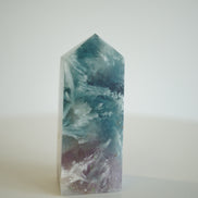 紫藍羽毛螢石柱 - ART OF GEM 