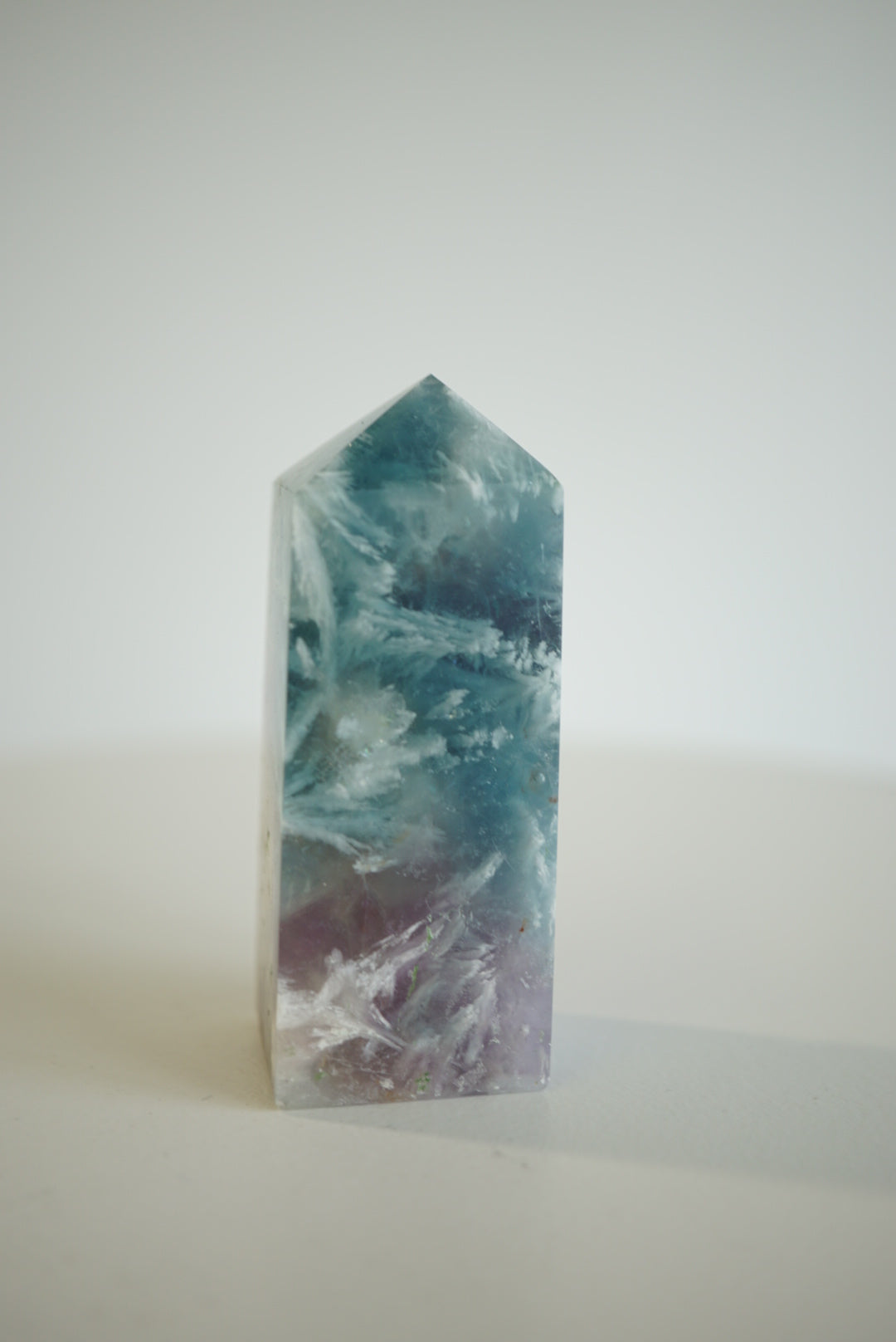 紫藍羽毛螢石柱 - ART OF GEM 