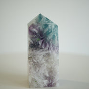 紫藍羽毛螢石柱 - ART OF GEM 