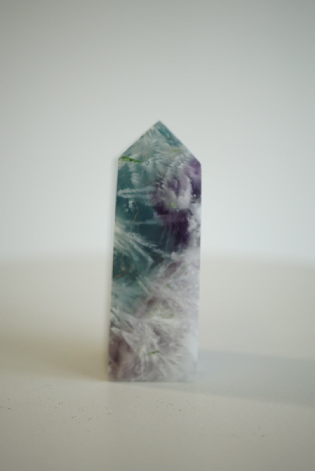紫藍羽毛螢石柱 - ART OF GEM 