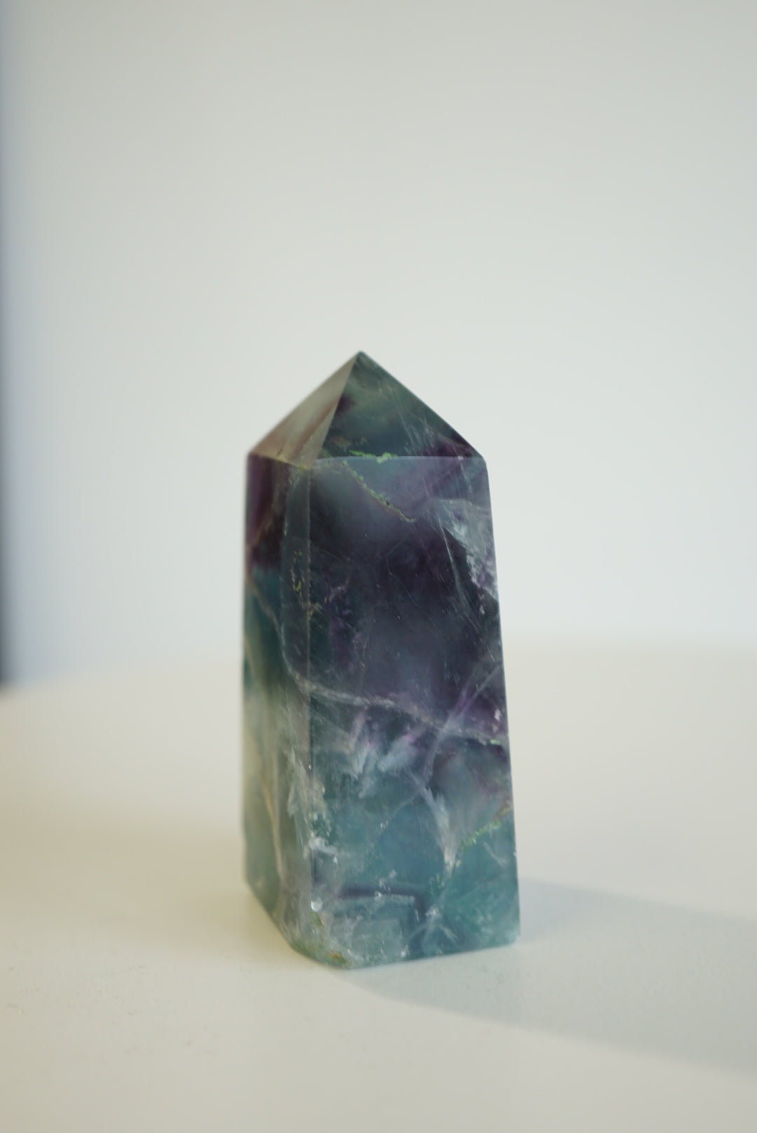 紫藍羽毛螢石柱 - ART OF GEM 