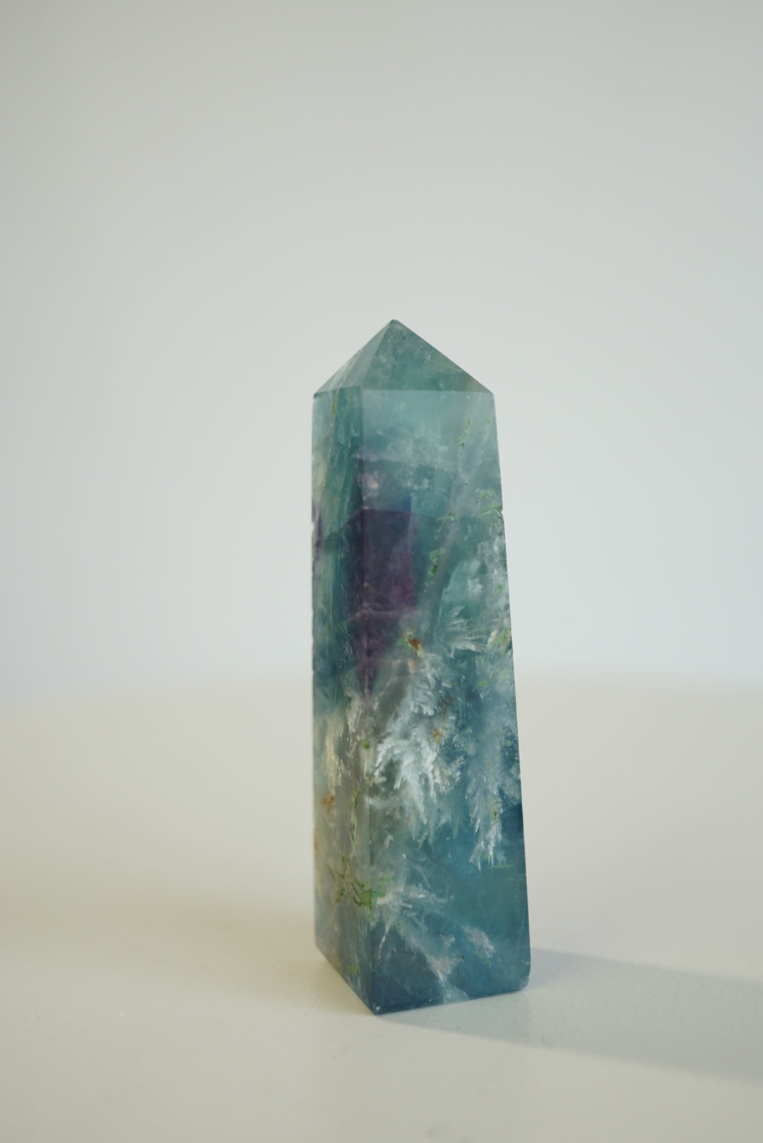 紫藍羽毛螢石柱 - ART OF GEM 