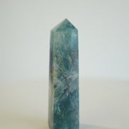 紫藍羽毛螢石柱 - ART OF GEM 