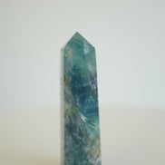 紫藍羽毛螢石柱 - ART OF GEM 