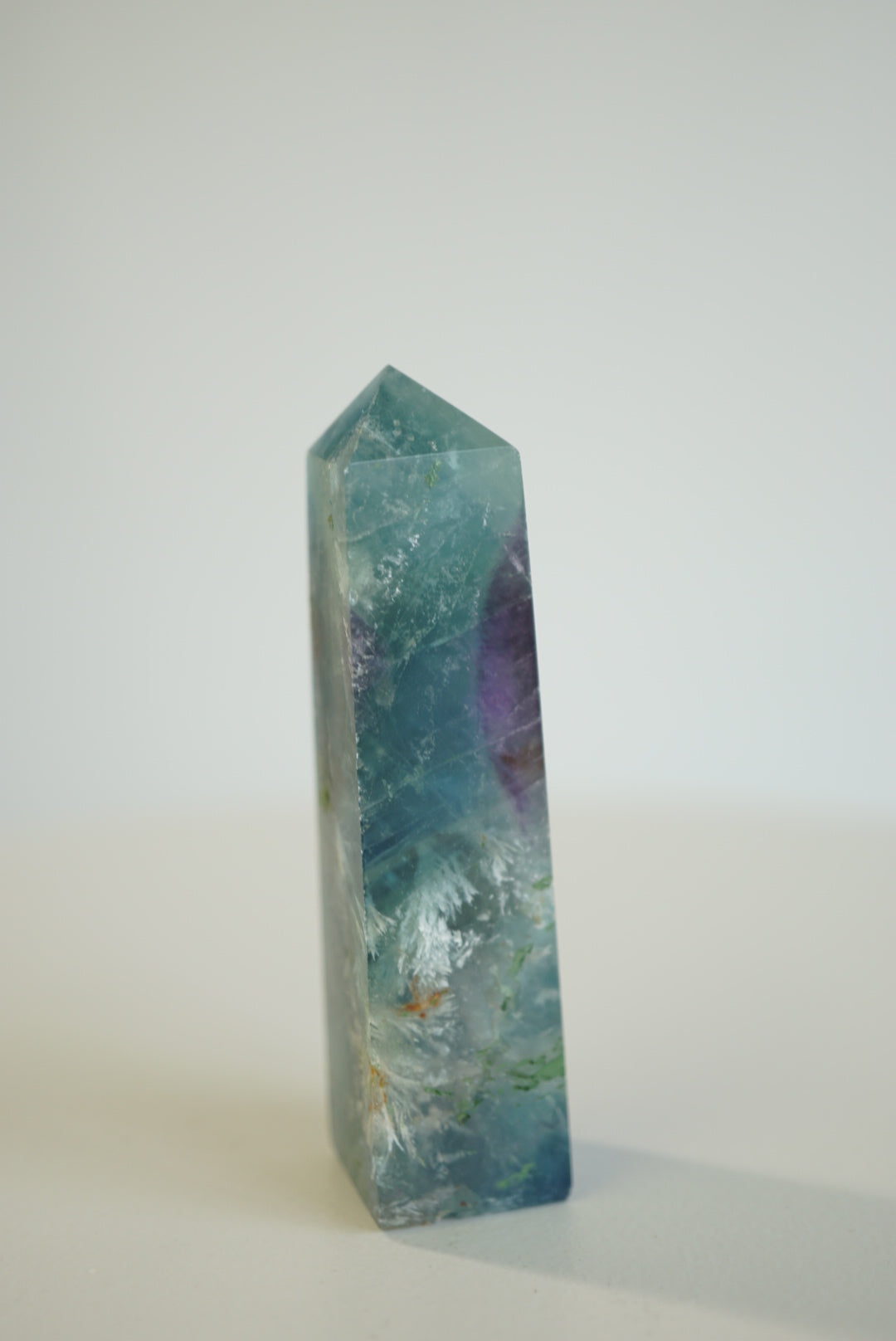 紫藍羽毛螢石柱 - ART OF GEM 
