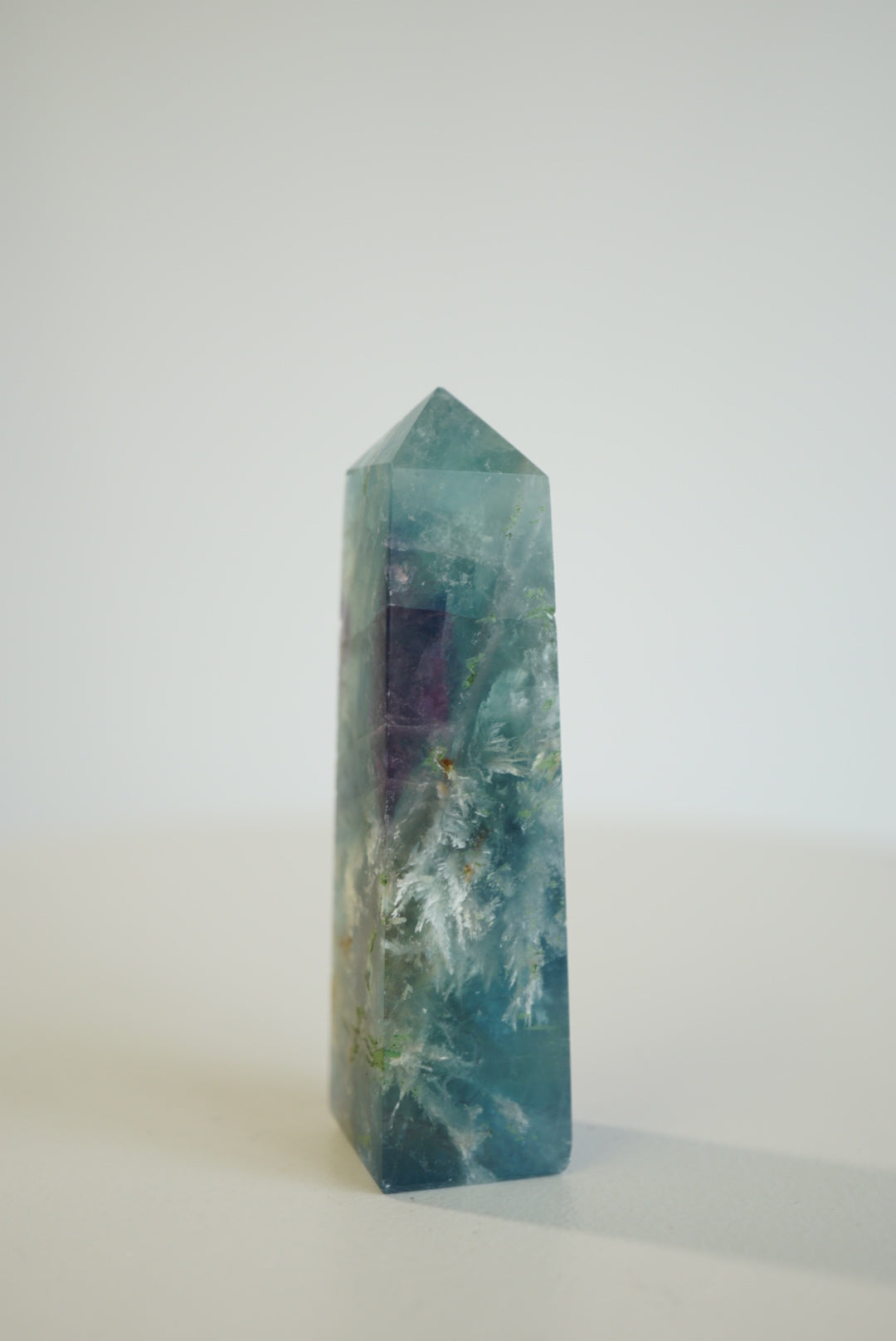 紫藍羽毛螢石柱 - ART OF GEM 