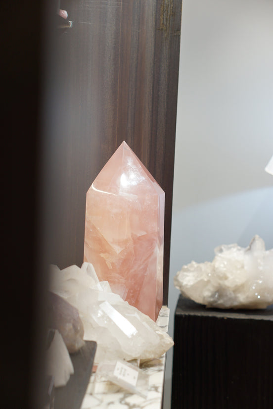 大型馬達加斯加粉晶柱 - ART OF GEM 