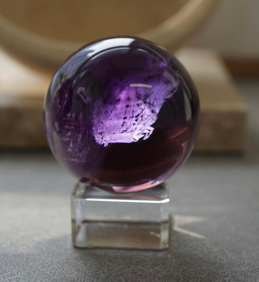 帶上帝指紋巴西紫晶球 
Amethyst Sphere with God’s fingerprint