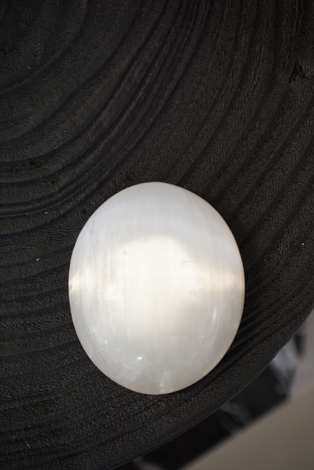 透石膏 Selenite palm stone