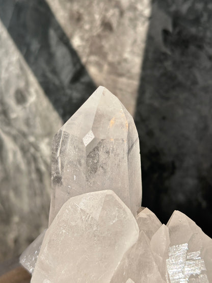 1.7KG巴西白水晶簇 （帶雙時光隧道 ）Brazil White Quartz Cluster - ART OF GEM 