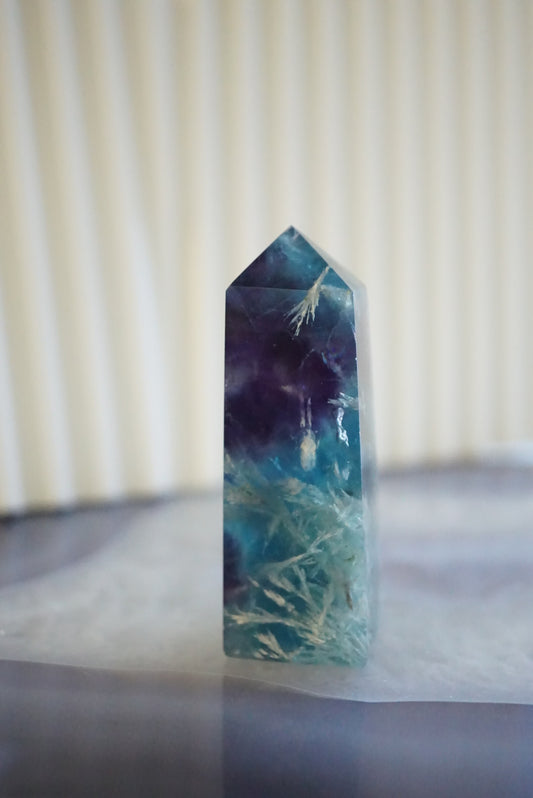 紫藍羽毛螢石柱  Fluorite Tower