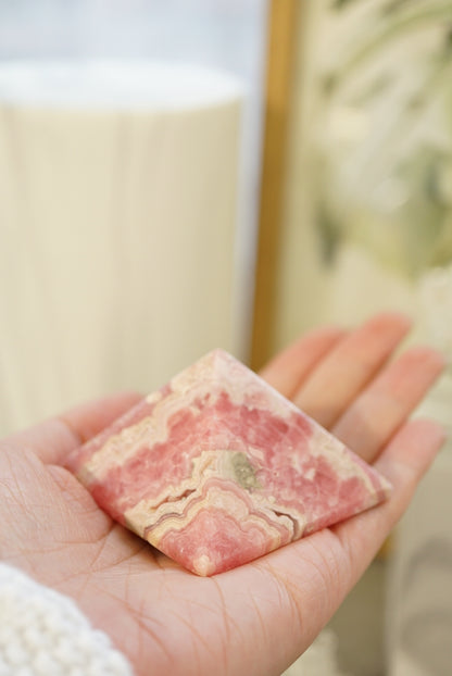 阿根廷紅紋金字塔 Rhodochrosite pyramid - ART OF GEM 