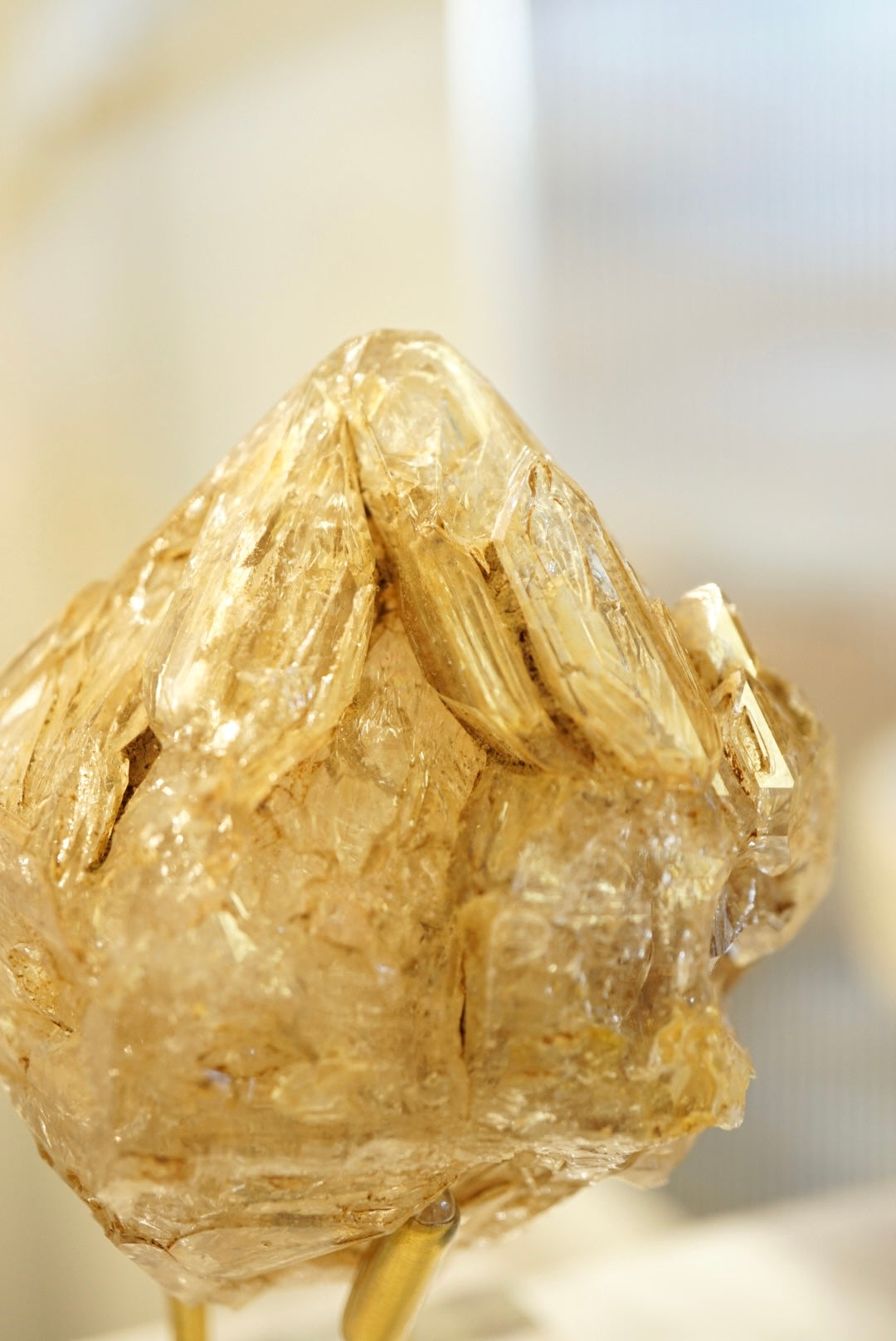 巴基斯坦鑽石形黃泥骸骨水晶 Pakistan Fenster Quartz