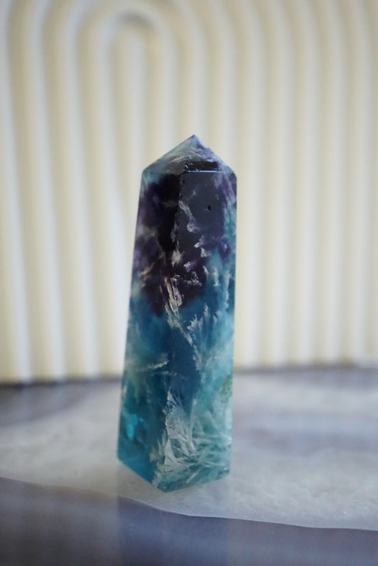 紫藍羽毛螢石柱  Fluorite Tower