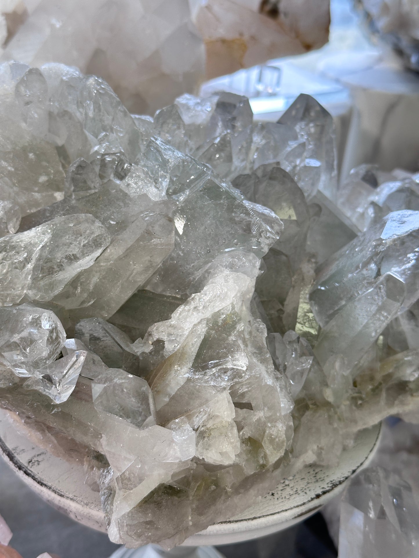 5KG 重量級巴西綠幽靈晶簇 （帶綠幽靈金字塔）Brazil Green Phantom Quartz Cluster