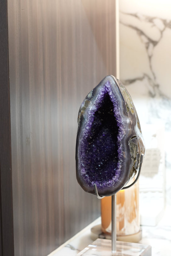 Teardrop-shaped Uruguayan amethyst geode (with base)