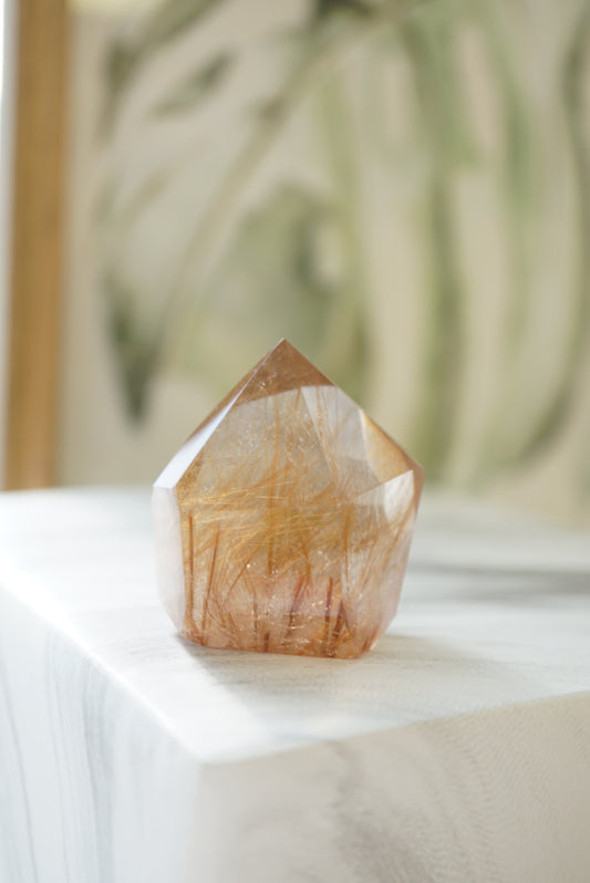 金髮晶柱 Golden Rutiled Quartz Tower