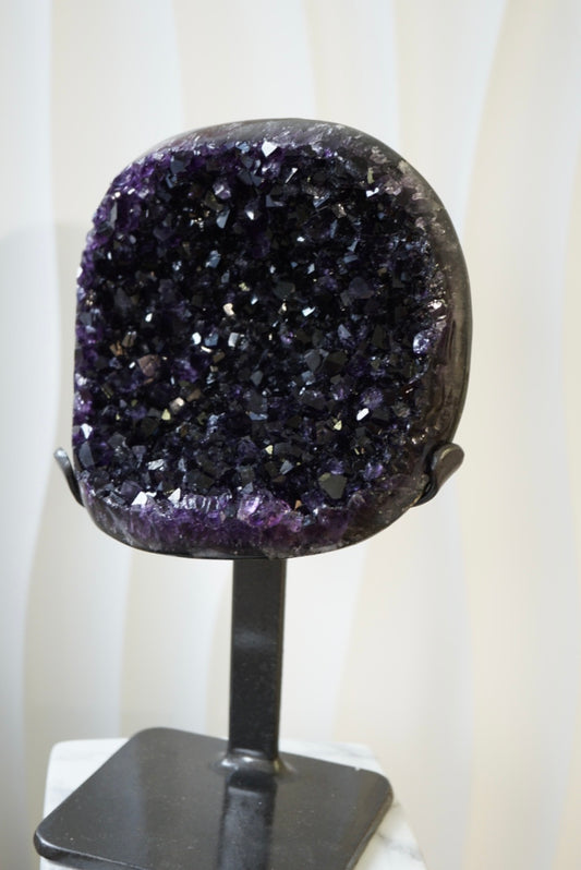 極濃「黑紫」頂級烏拉圭紫水晶Uruguay Amethyst