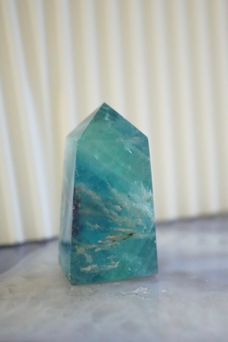 綠羽毛螢石柱  Fluorite Tower