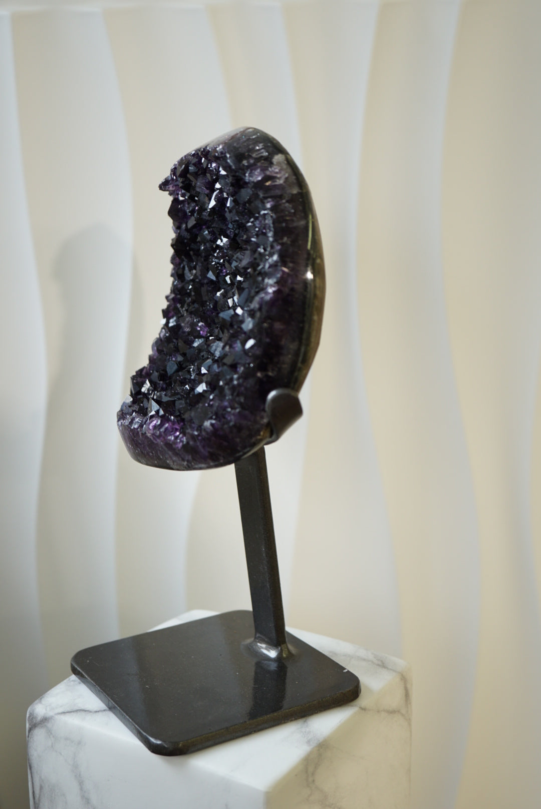 極濃「黑紫」頂級烏拉圭紫水晶Uruguay Amethyst