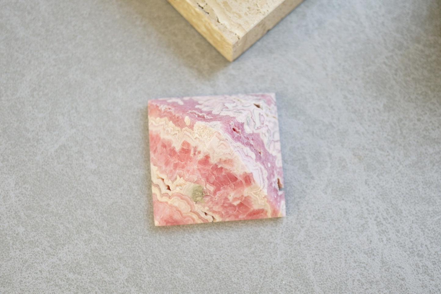 阿根廷紅紋金字塔 Rhodochrosite pyramid