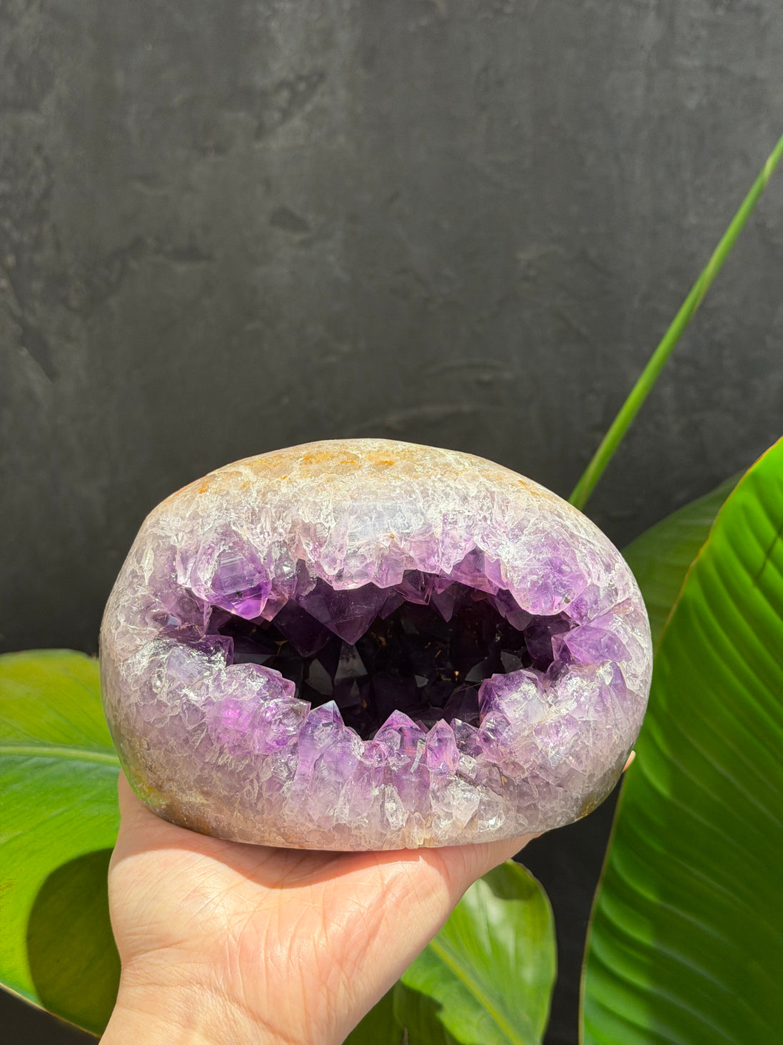 罕有烏拉圭全瑪瑙拋光紫晶洞