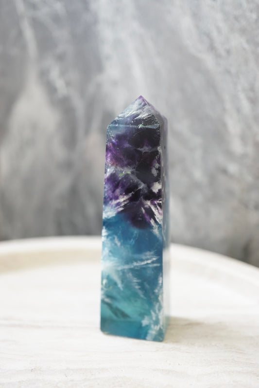 紫藍羽毛螢石柱  Fluorite Tower