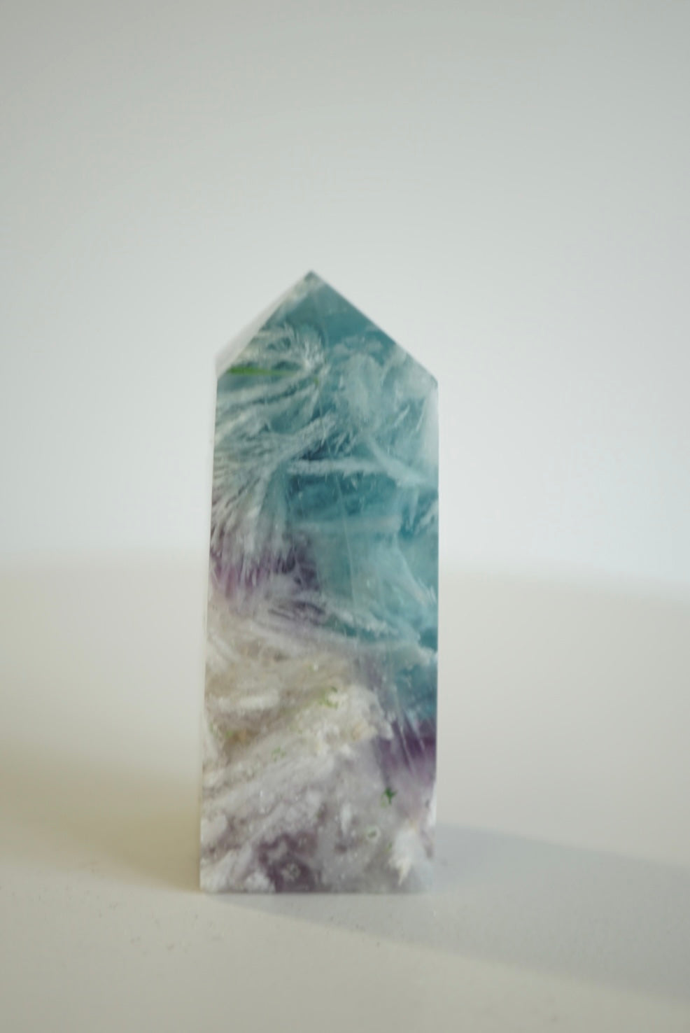 紫藍羽毛螢石柱  Fluorite Tower