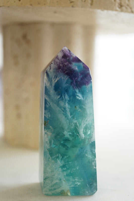 紫藍羽毛螢石柱  Fluorite Tower