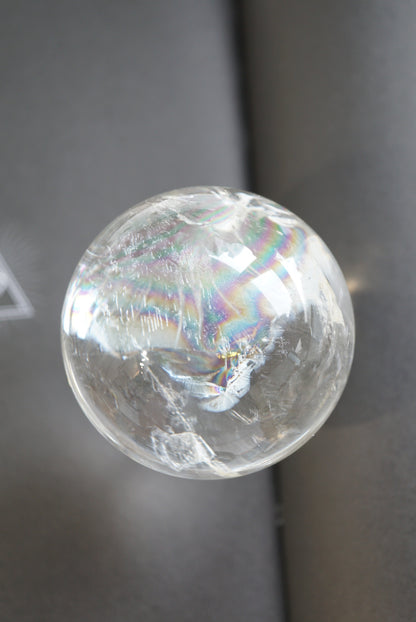 清透彩虹巴西白水晶球 Brazil White Quartz Sphere - ART OF GEM 
