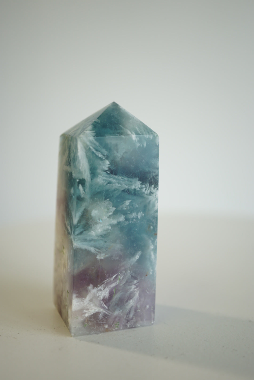 紫藍羽毛螢石柱  Fluorite Tower