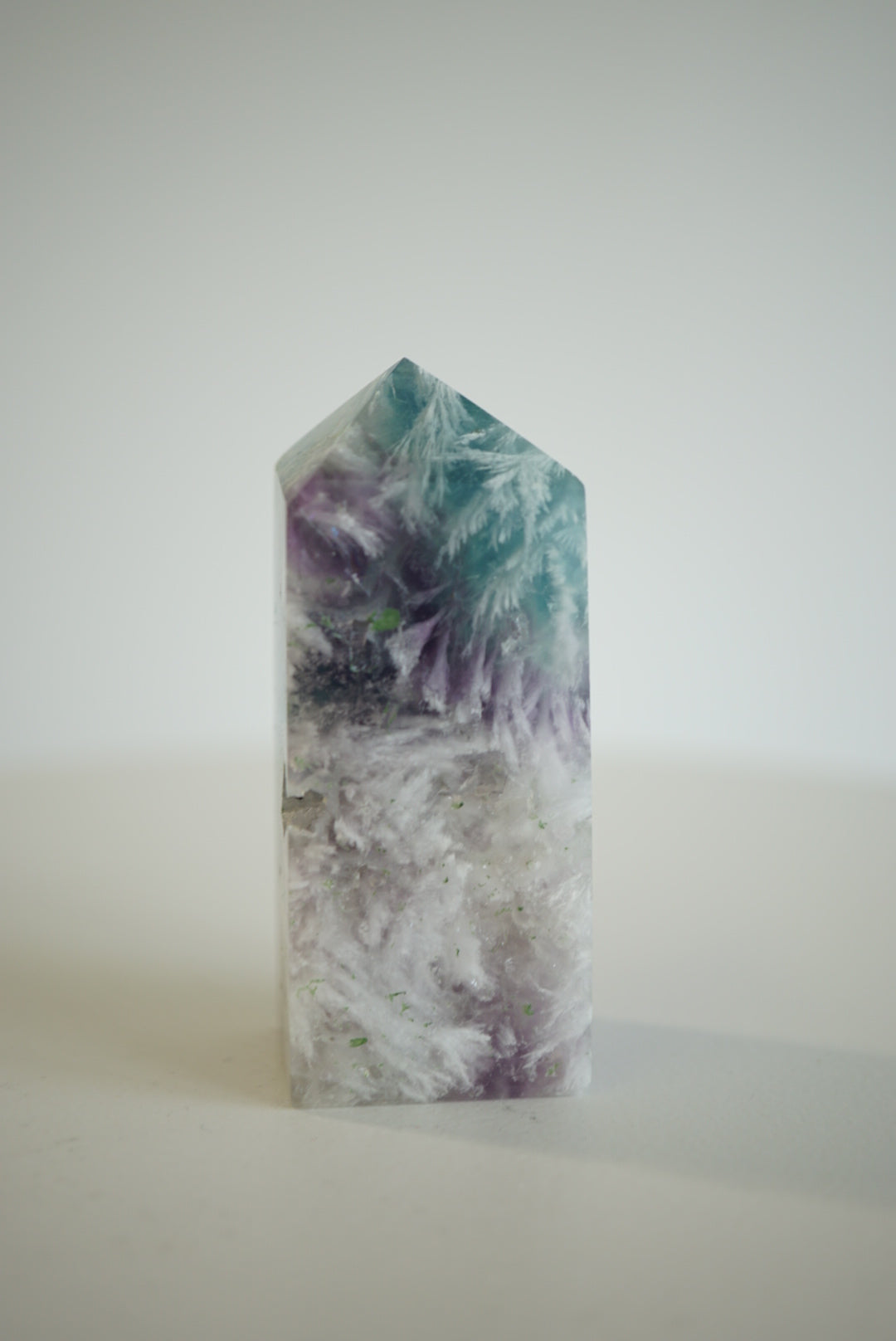 紫藍羽毛螢石柱  Fluorite Tower