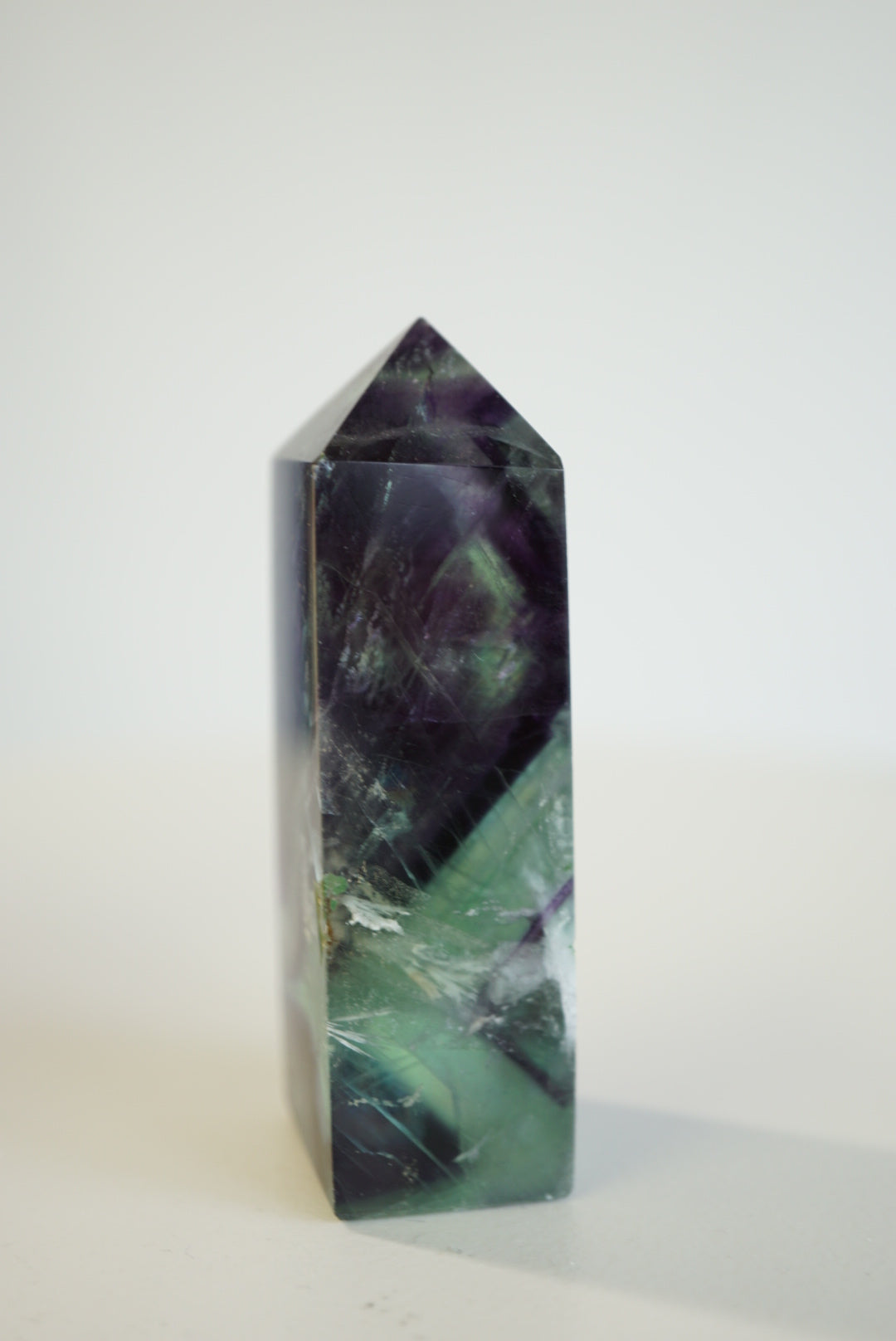 紫綠羽毛螢石柱  Fluorite Tower