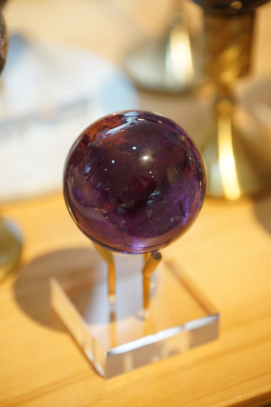 巴西紫晶球帶上帝指紋 Amethyst Sphere with God’s fingerprint