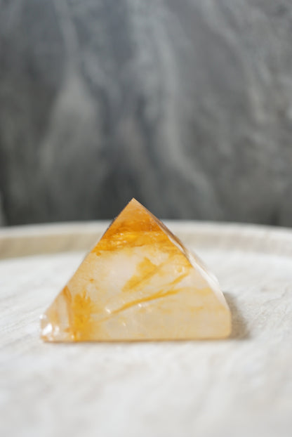 黄金治癒者/黃膠花金字塔 Golden Healer Pyramid - ART OF GEM 