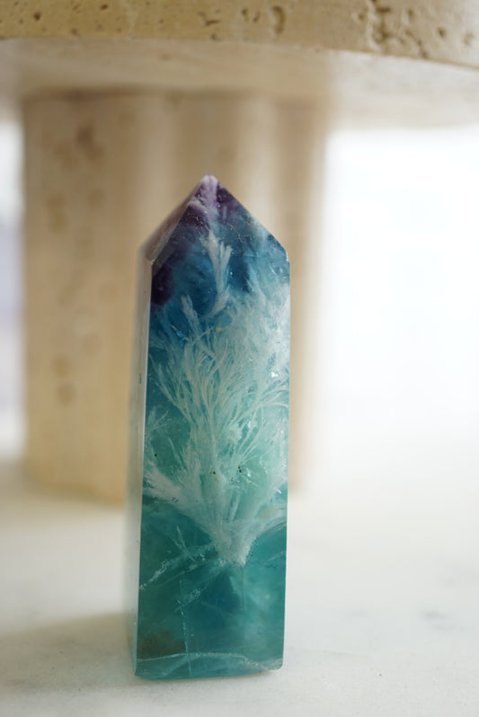 紫藍羽毛螢石柱  Fluorite Tower