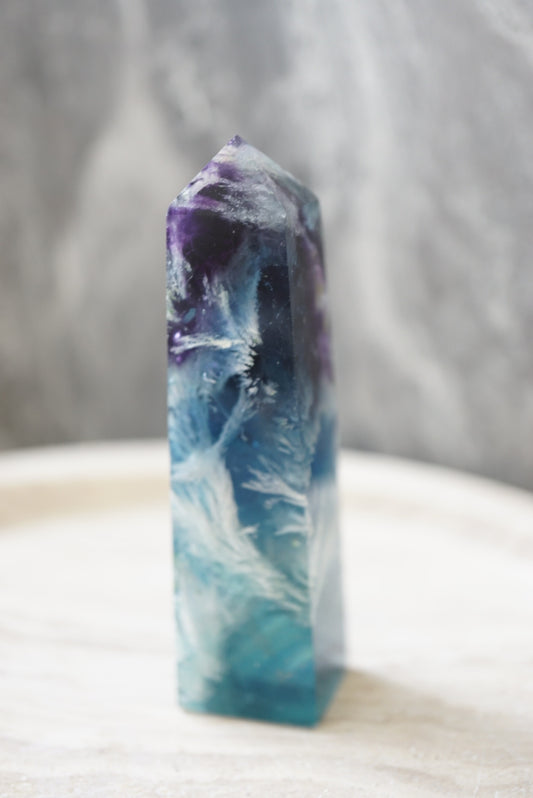 紫藍羽毛螢石柱  Fluorite Tower