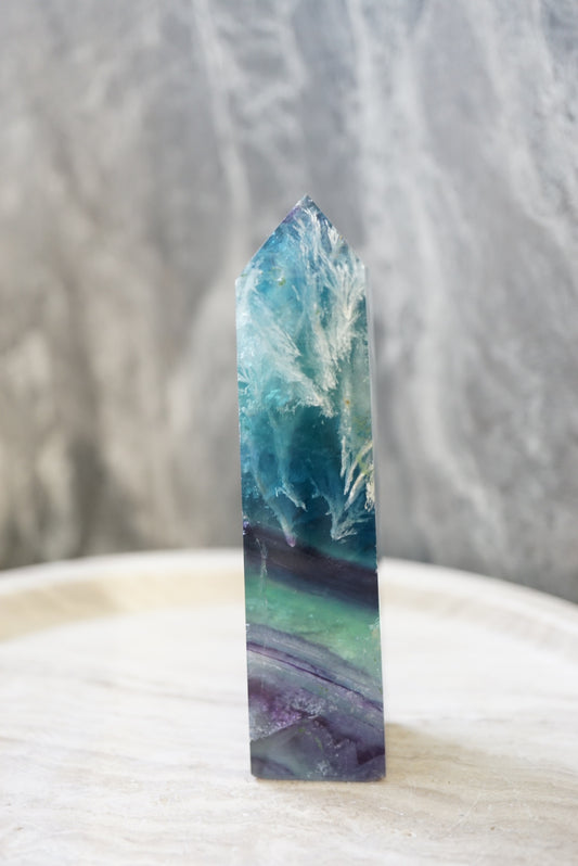 紫藍綠羽毛螢石柱  Fluorite Tower