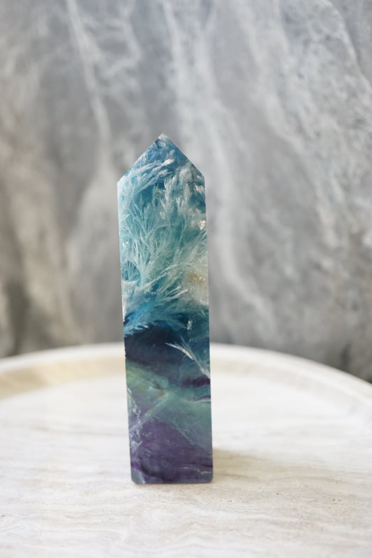 紫藍綠羽毛螢石柱  Fluorite Tower