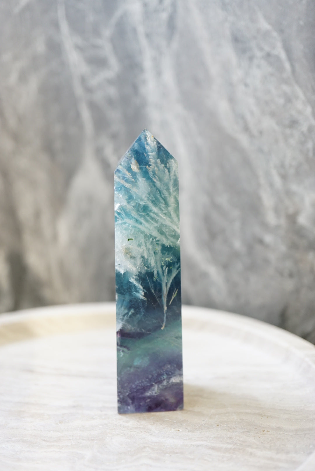 紫藍綠羽毛螢石柱  Fluorite Tower