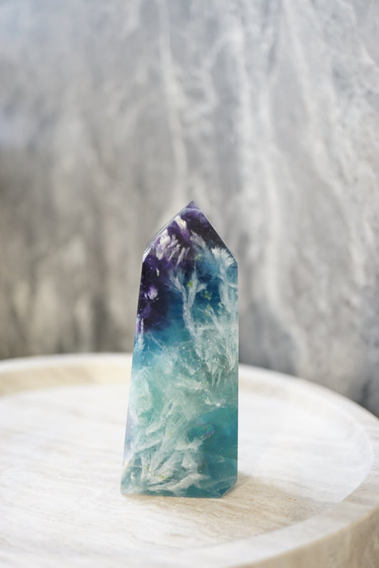 紫藍羽毛螢石柱  Fluorite Tower