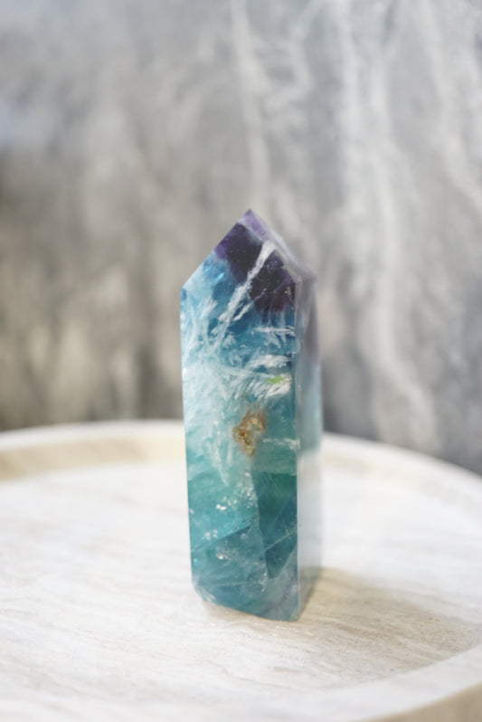 紫藍羽毛螢石柱  Fluorite Tower