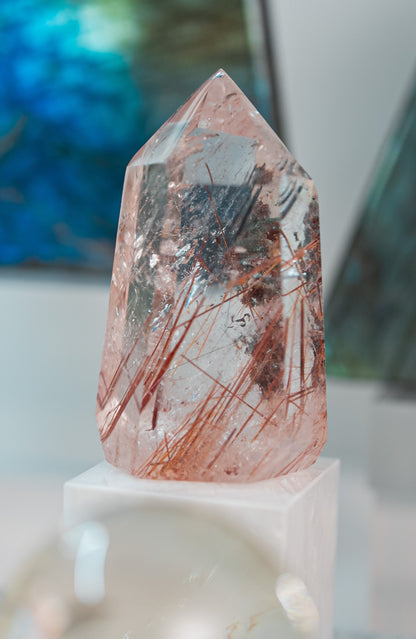 銅鈦,黑髮晶,金髮晶柱 Copper Rutilated Quartz Tower with Black Rutilated Quartz and Gold Rutilated Quartz - ART OF GEM 