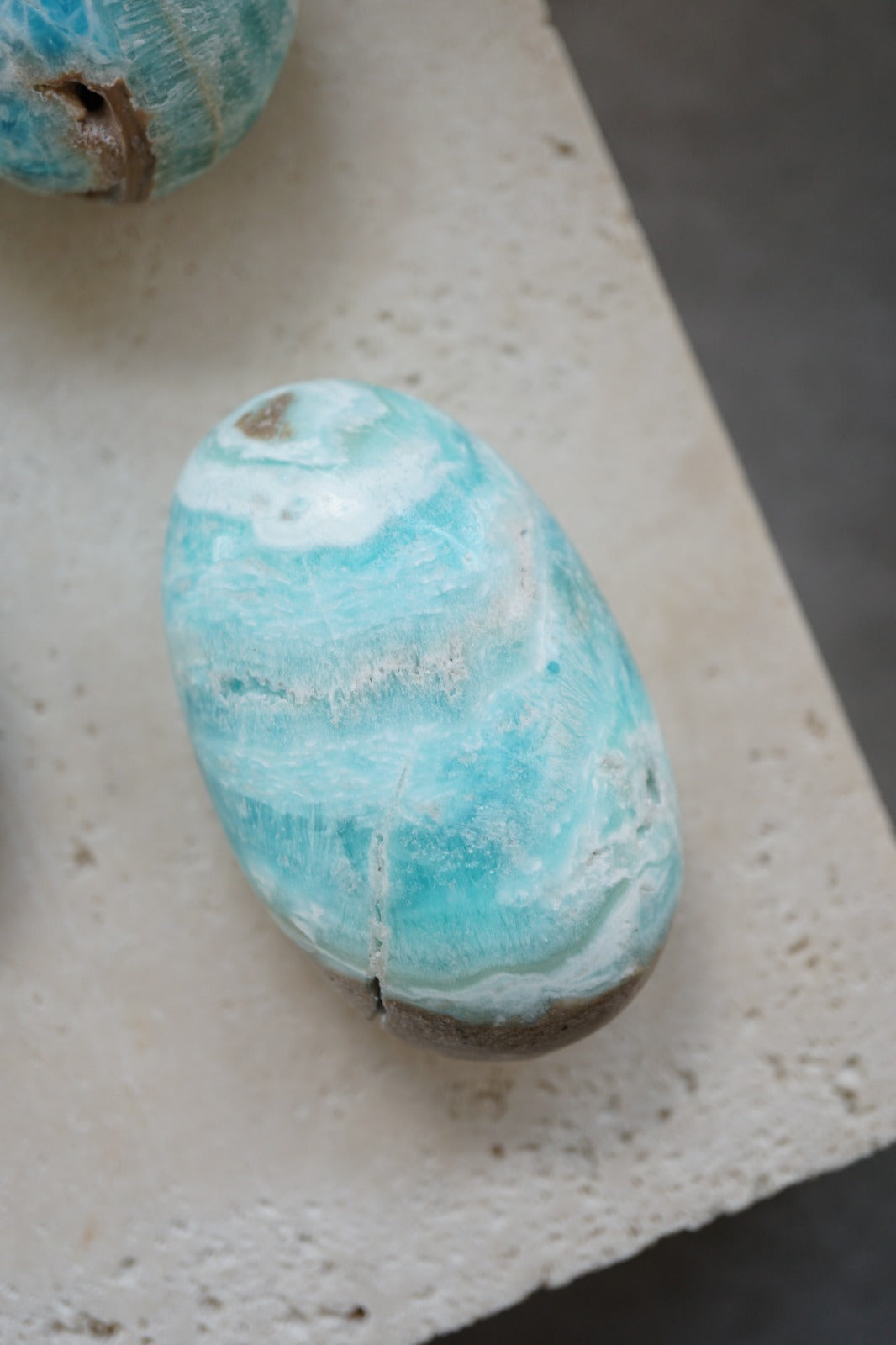 藍霰石/ 藍文石 Blue Aragonite Palm stone