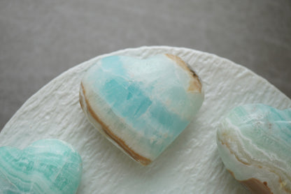 藍加勒比方解石心心 Caribbean Blue Calcite Heart - ART OF GEM 