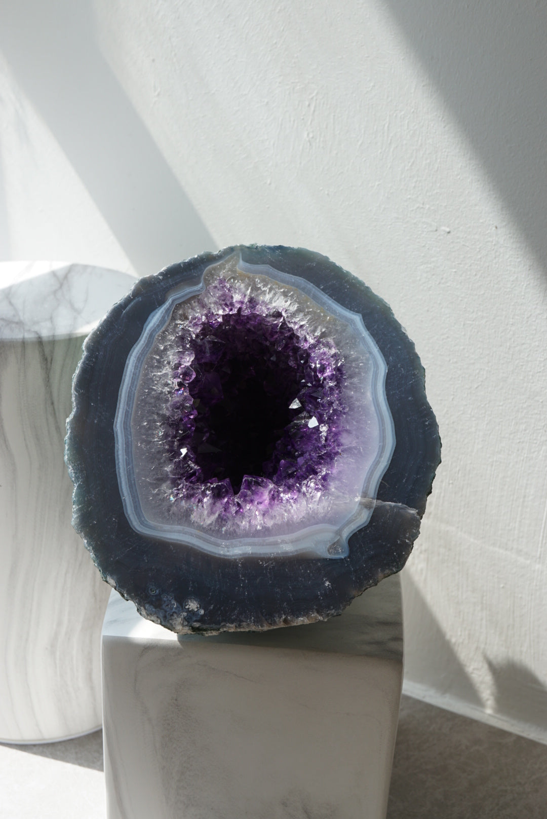 巴西紫水晶洞Brazil Amethyst Geode with agate