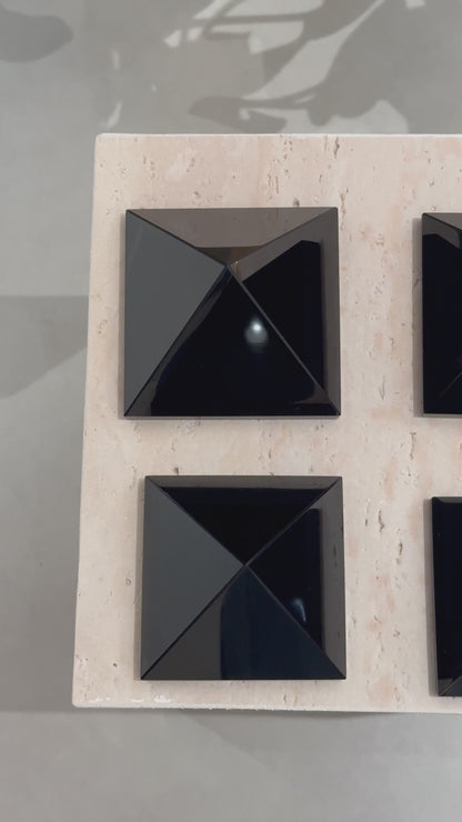 黑曜石金字塔 Black Obsidian Pyramid