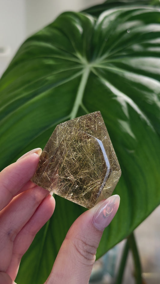 金髮晶柱 Golden Rutiled Quartz Tower