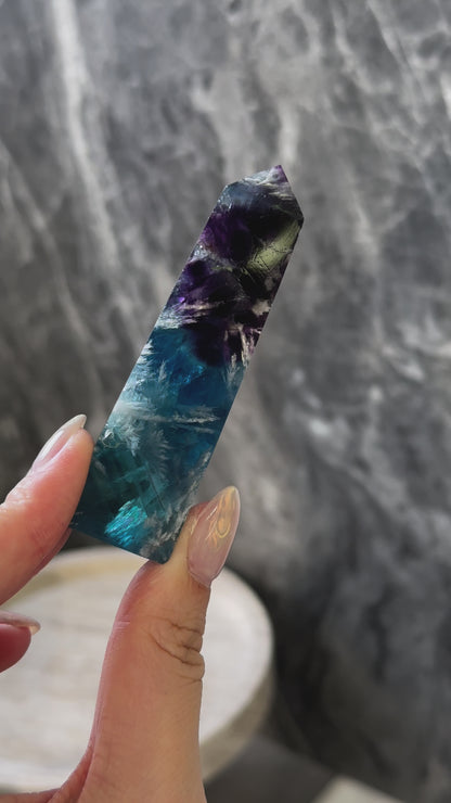 紫藍羽毛螢石柱  Fluorite Tower