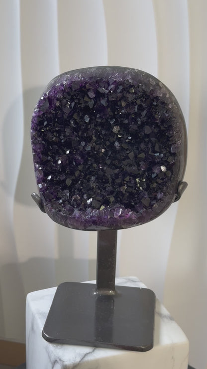 極濃「黑紫」頂級烏拉圭紫水晶Uruguay Amethyst